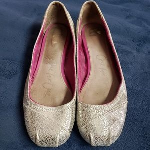 Tom's cute silver size 10 ballet flats excellent